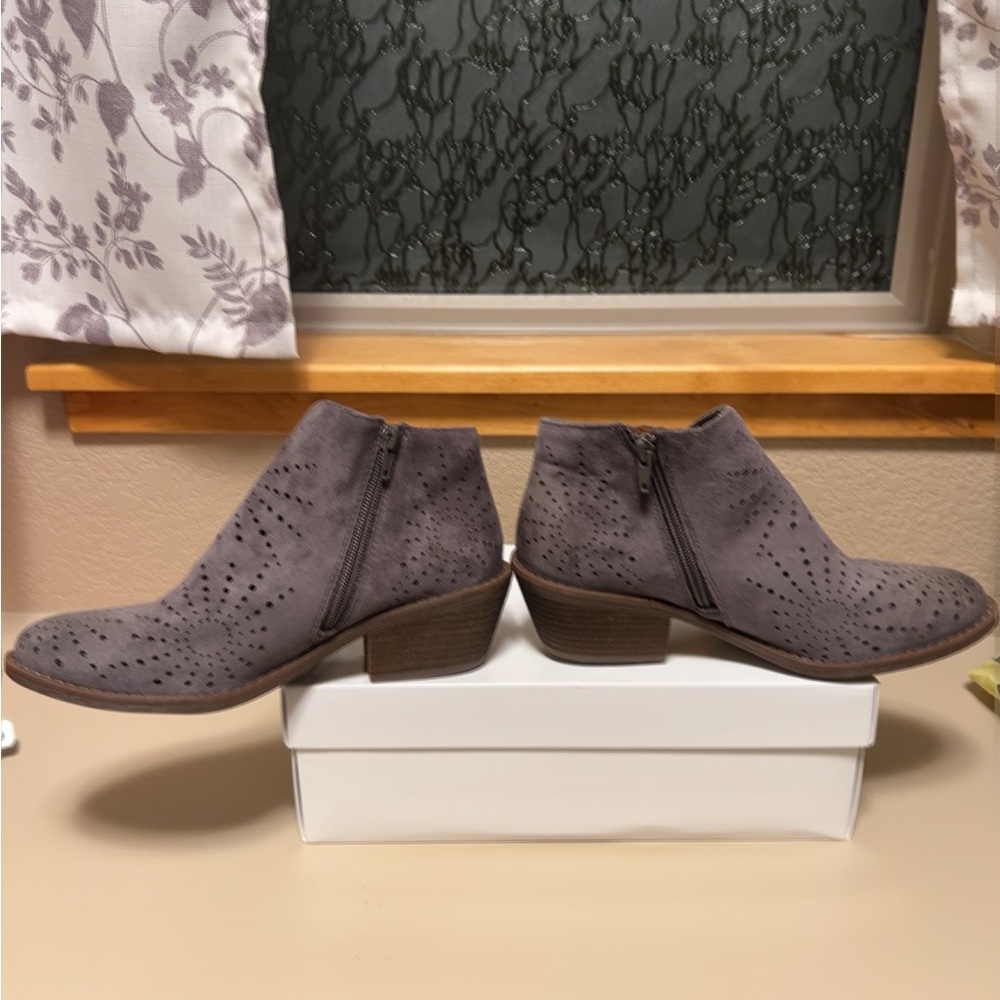 New In Box-Eurosoft Ankle Booties - Picture 3 of 6